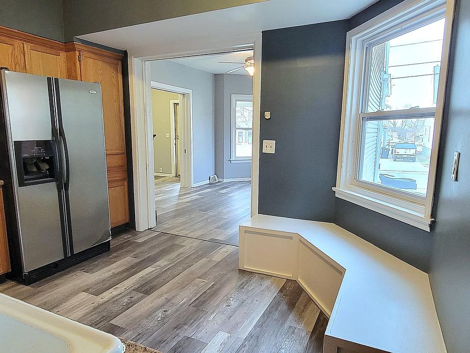 looking back towards living room from kitchen sink - note the built in bench ready for your dinette table