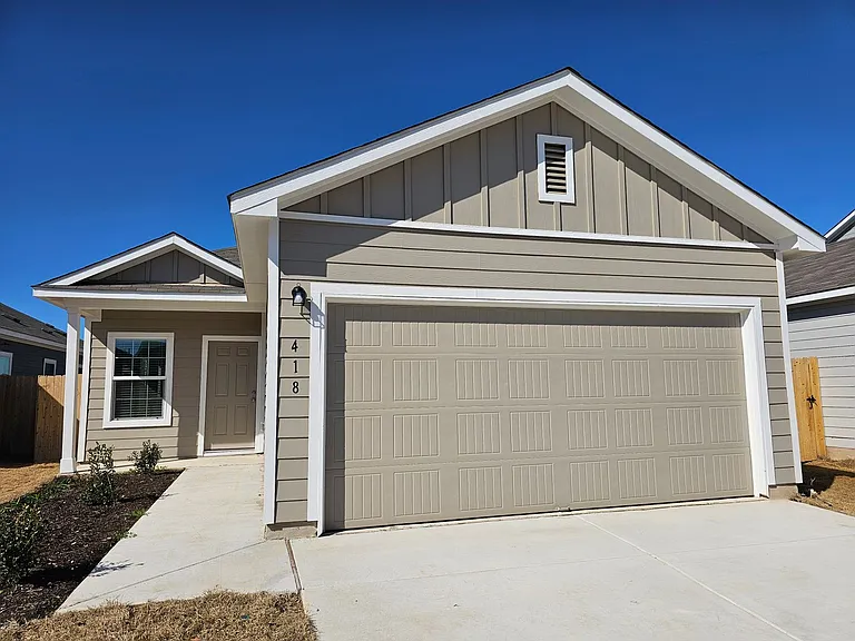 418 Paddlefish Ln — Photo 1