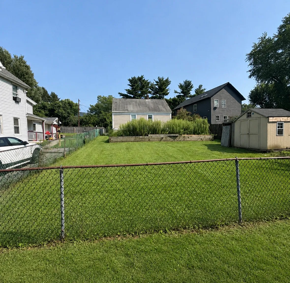 3 bed, 1250 sqft, $4,200 — Photo 3