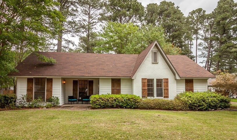 1st image of 130 Dogwood Cir
