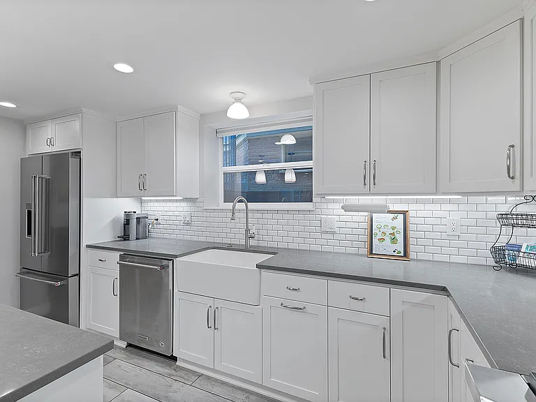 2061 NW Kearney St — Photo 9