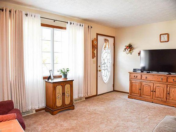 2nd image of 2126 Wedgewood Dr