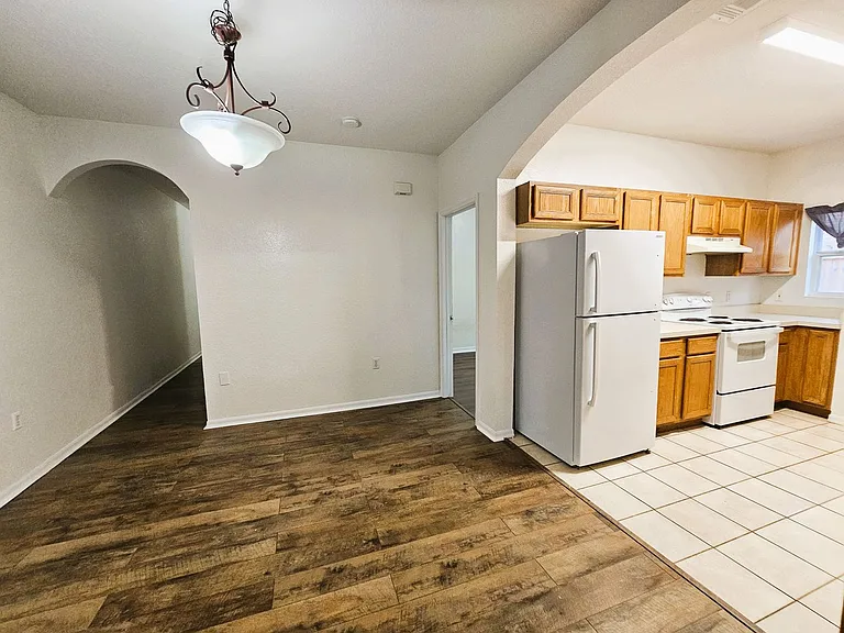 1004 Park Central Cir — Photo 5