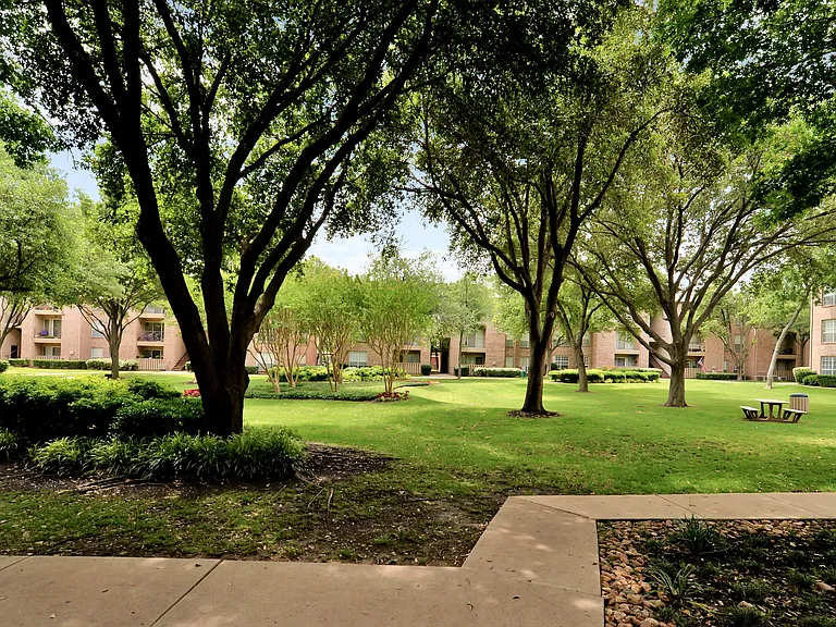 Trinity Square Apartments — Photo 8