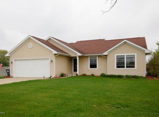 53764 Ridgeview Cir, Paw Paw, MI 49079