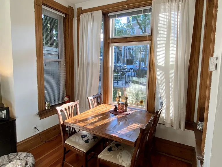 1925 N Honore St #1 — Photo 3