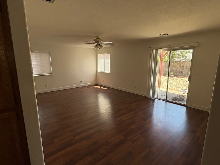 2235 Ventnor Ln — Photo 13