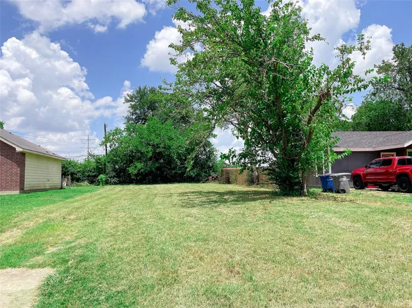 3903 Le May Ave, Dallas, TX 75216