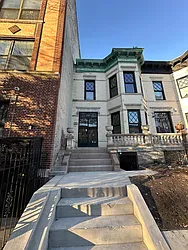 Rented by R New York