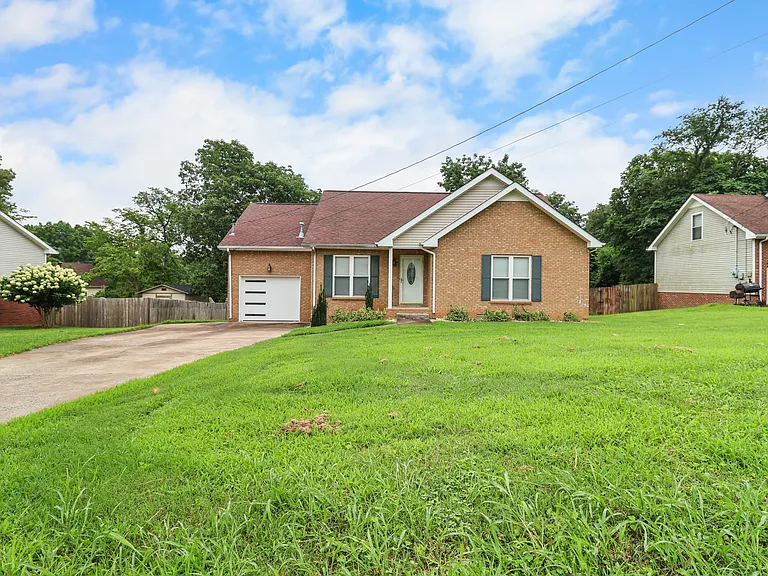 808 Leigh Ann Dr — Photo 3
