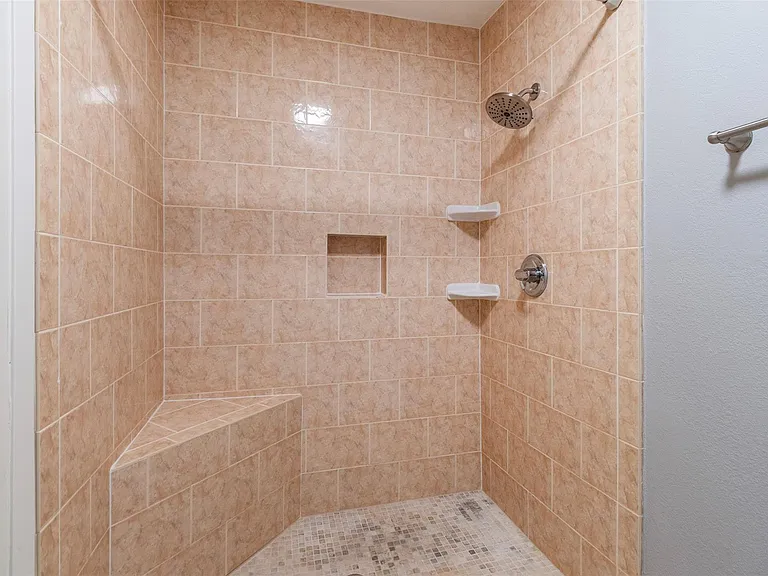 210 Pecan Valley Ct — Photo 18