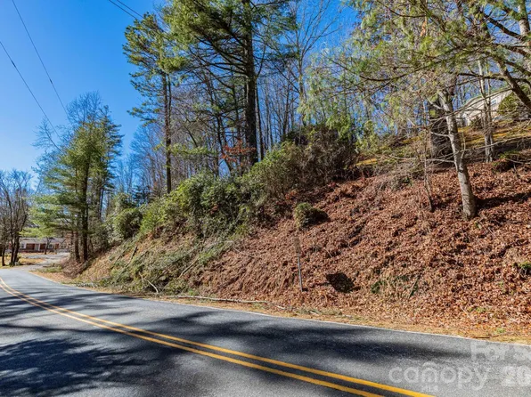 999 Flat Creek Valley Rd, Lake Toxaway, NC 28747