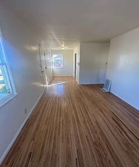 303 Lynn Dr — Photo 5