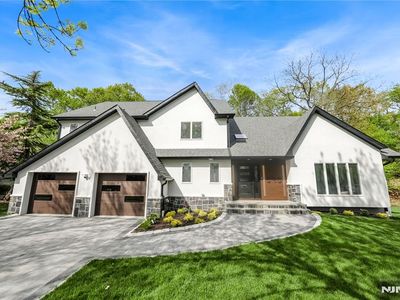 590 Grist Trl, Paramus, NJ, 07652
