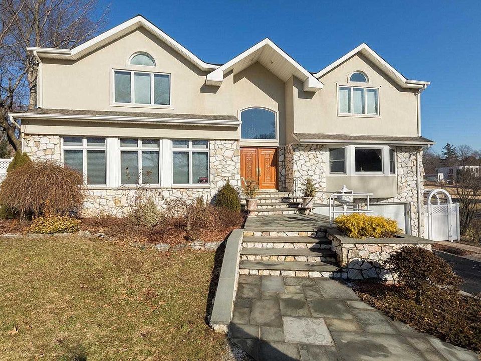 1st image of 80 Crescent Dr