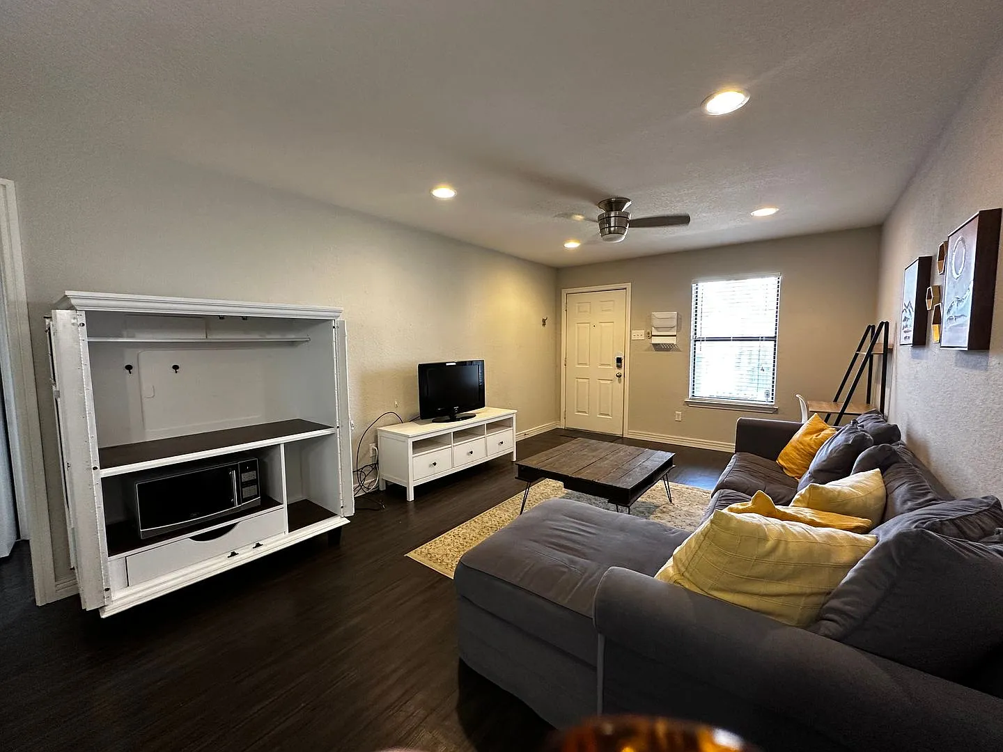 1368 S 12th St - District 12 1bd/1bth — Photo 2