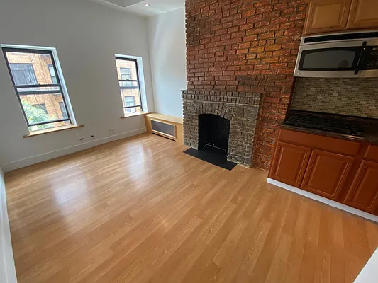 Rented by GreenVill Real Estate LLC | media 1
