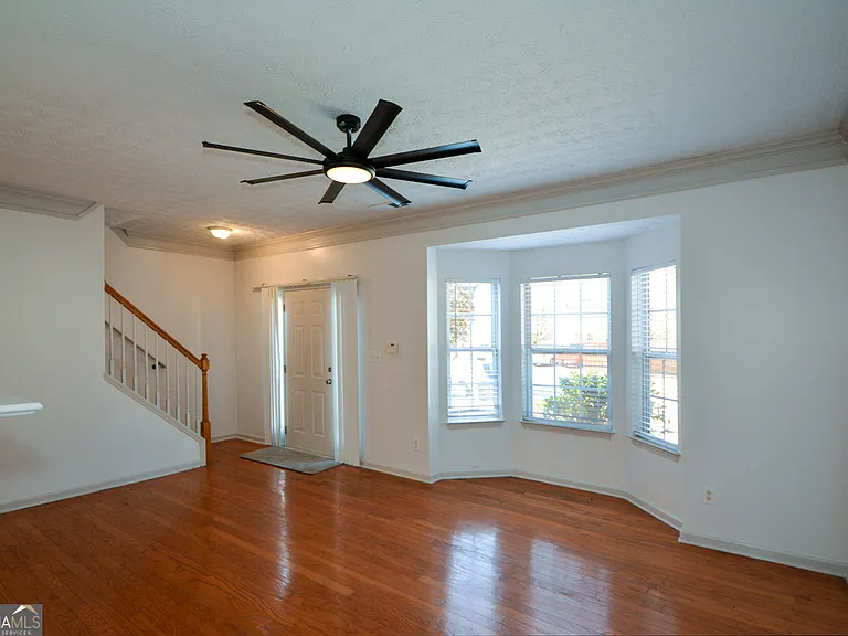 5460 Hampton Ct — Photo 6