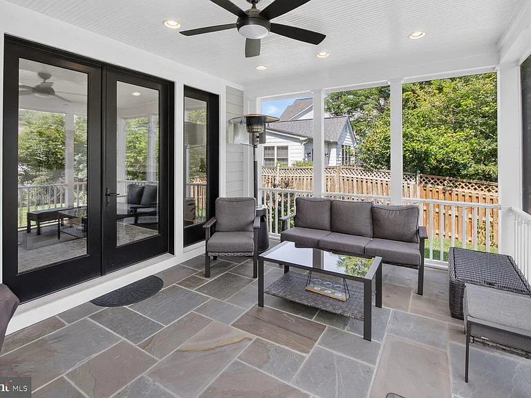 6106 Swansea St — Photo 16