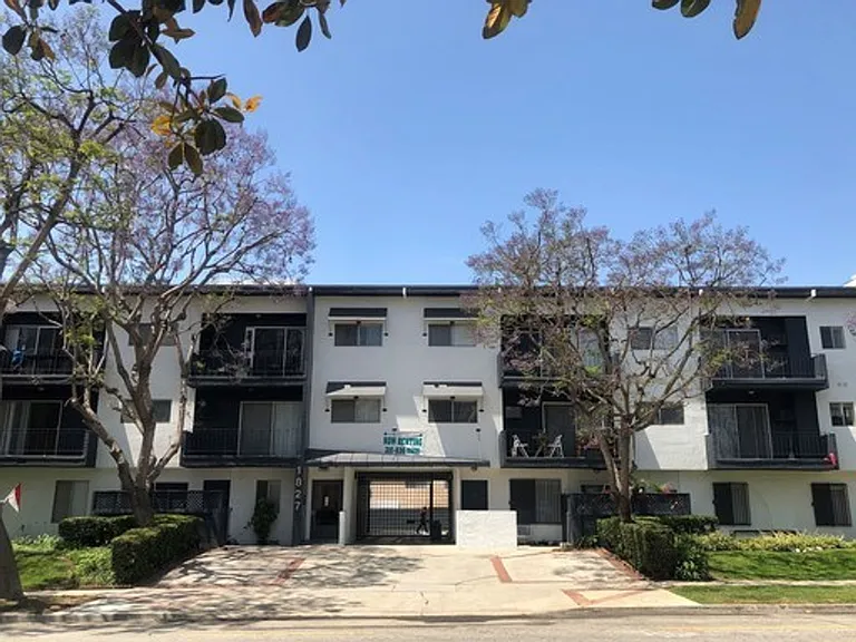 1827 Veteran Ave — Photo 15