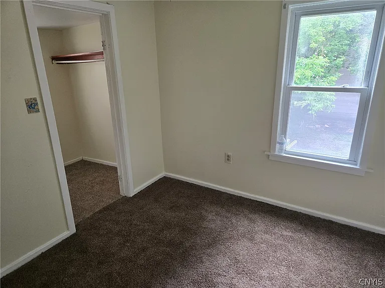 114 1/2 Freeman Ave — Photo 10