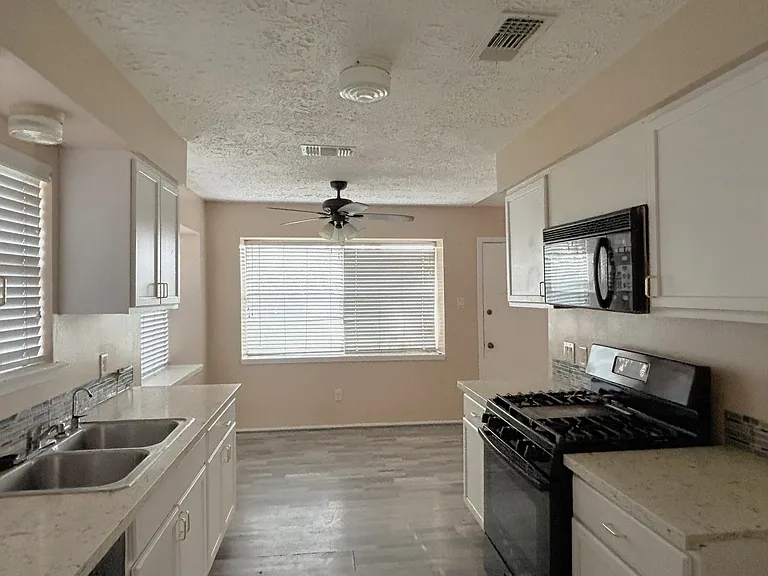 17323 Camberwell Green Ln — Photo 8