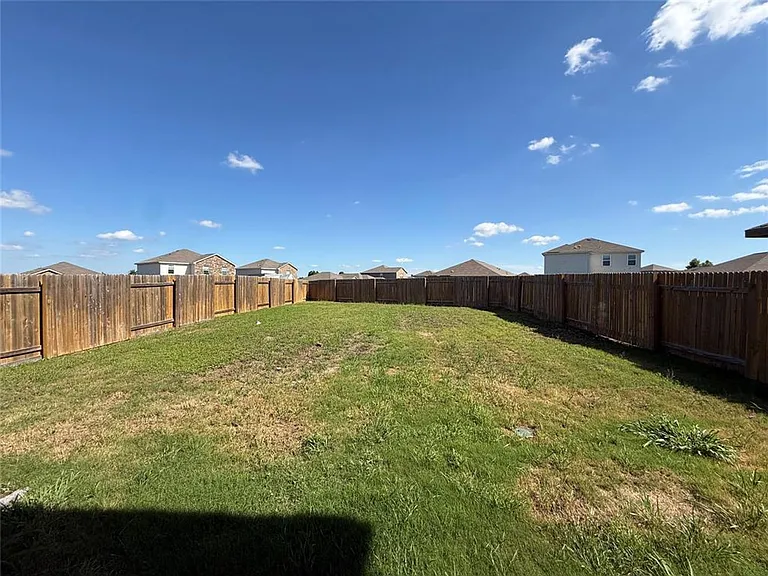 140 Maywood Ln — Photo 27