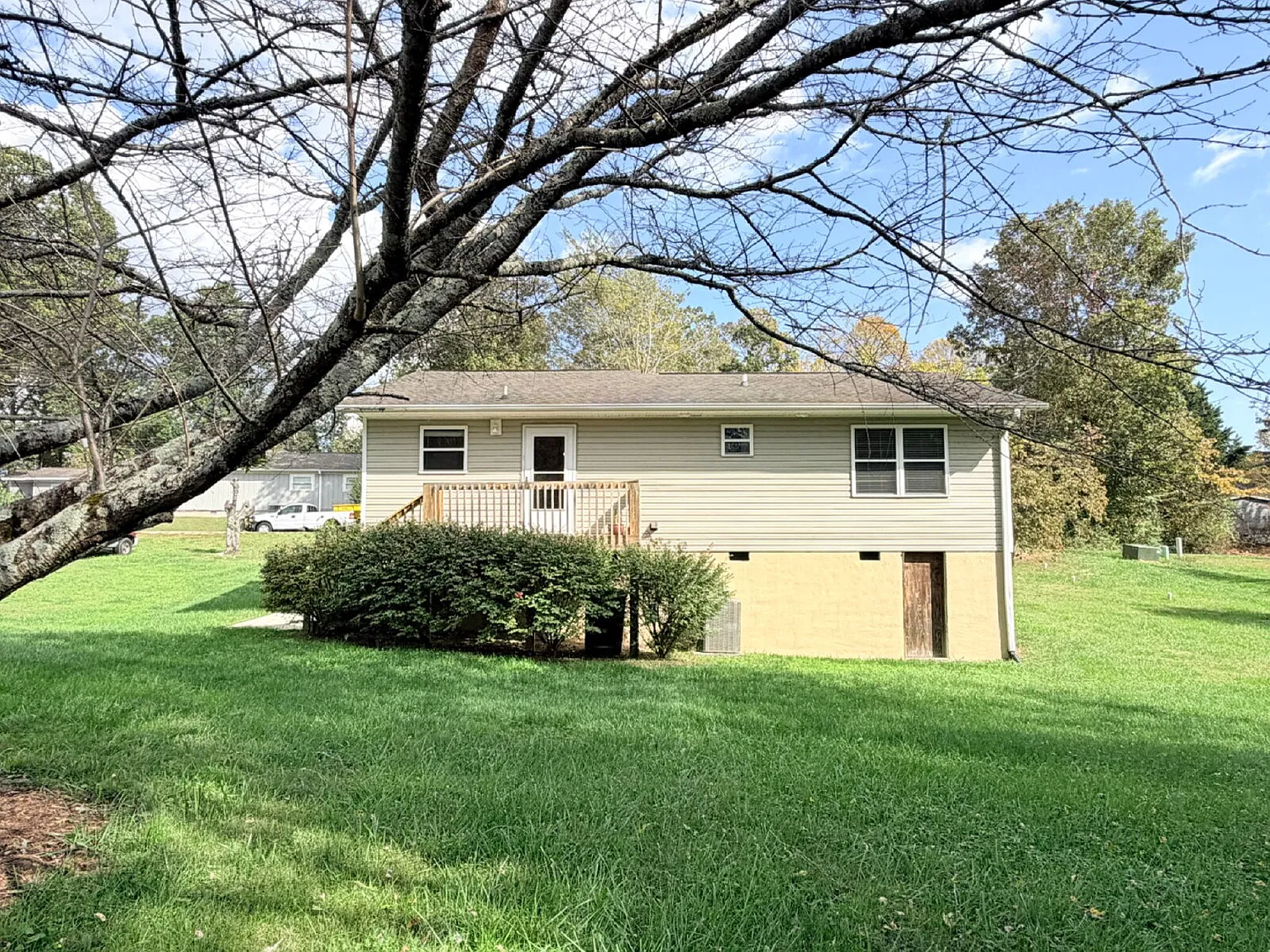 3 bed, 2.0 bath, 1148 sqft, $1,800 — Photo 4