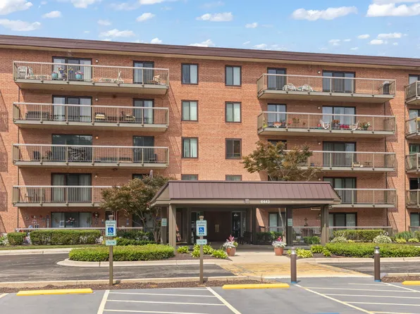 (undisclosed Address), Willowbrook, IL 60527