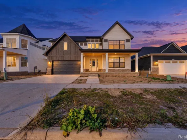 54449 Ann Dr, Macomb, MI 48042