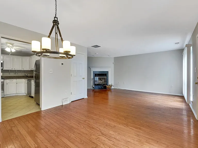 1015 Cumberland Ct — Photo 5