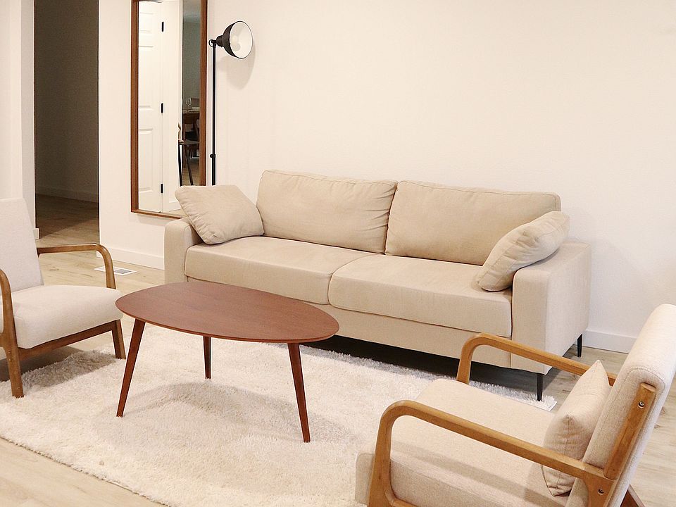 1st image of 7626 SE Clackamas Rd