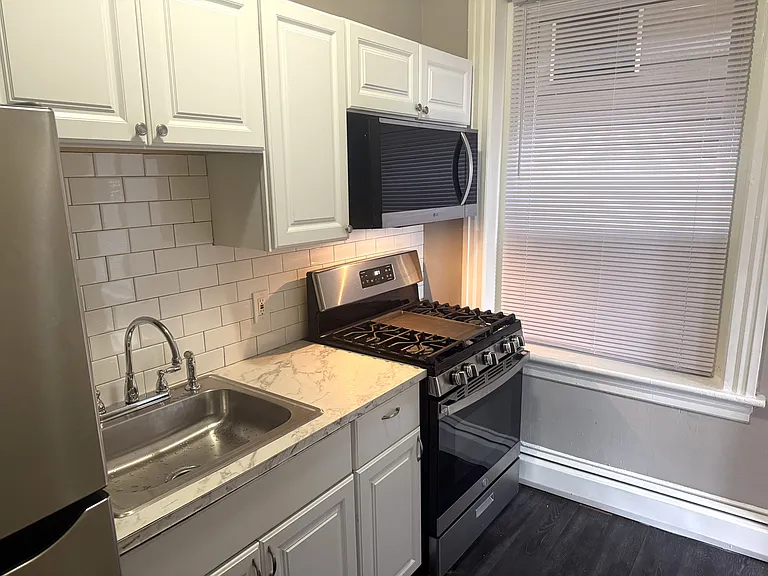 154 Hudson St #3 — Photo 19