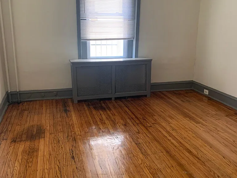 1008 S 52nd St — Photo 4