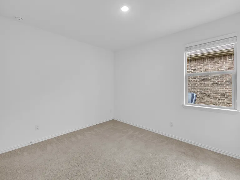 8425 Honeylocust St — Photo 21