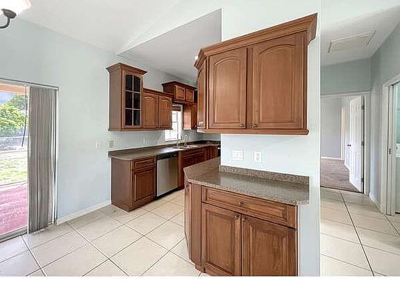 3rd image of 1252 Delores ST E