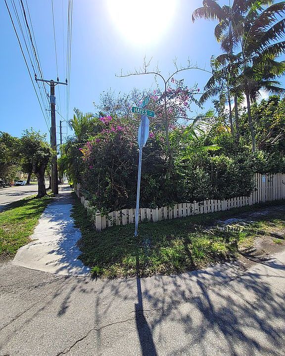 2nd image of 2 Hayes St