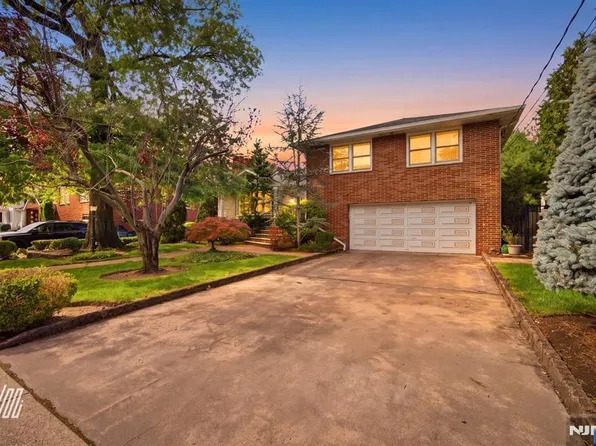1111 Cumbermeade Road, Fort Lee, NJ 07024
