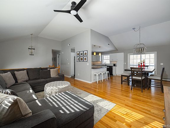 5th image of 953 Beekman Road