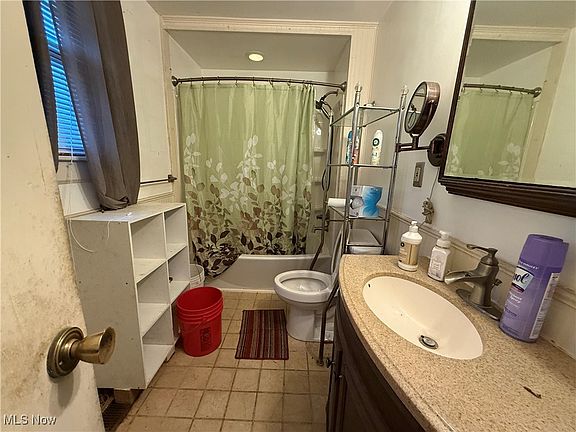 3rd image of 25975 Main St