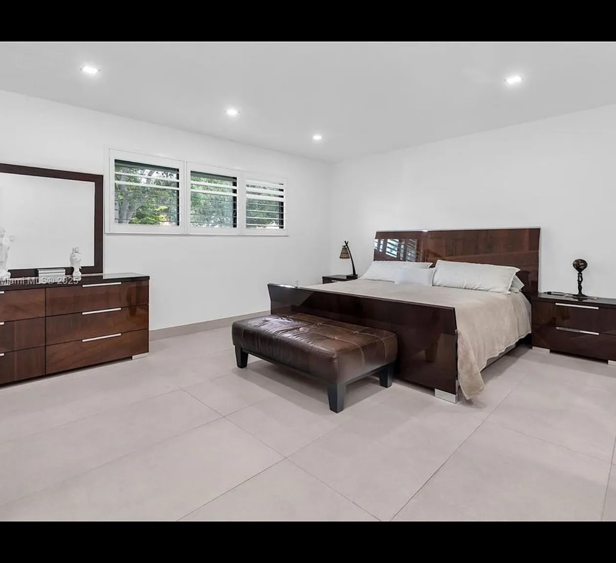 4 bed, 2571 sqft, $9,000 — Photo 3