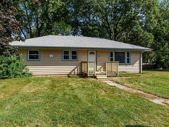 3rd image of 612 Maple Ave