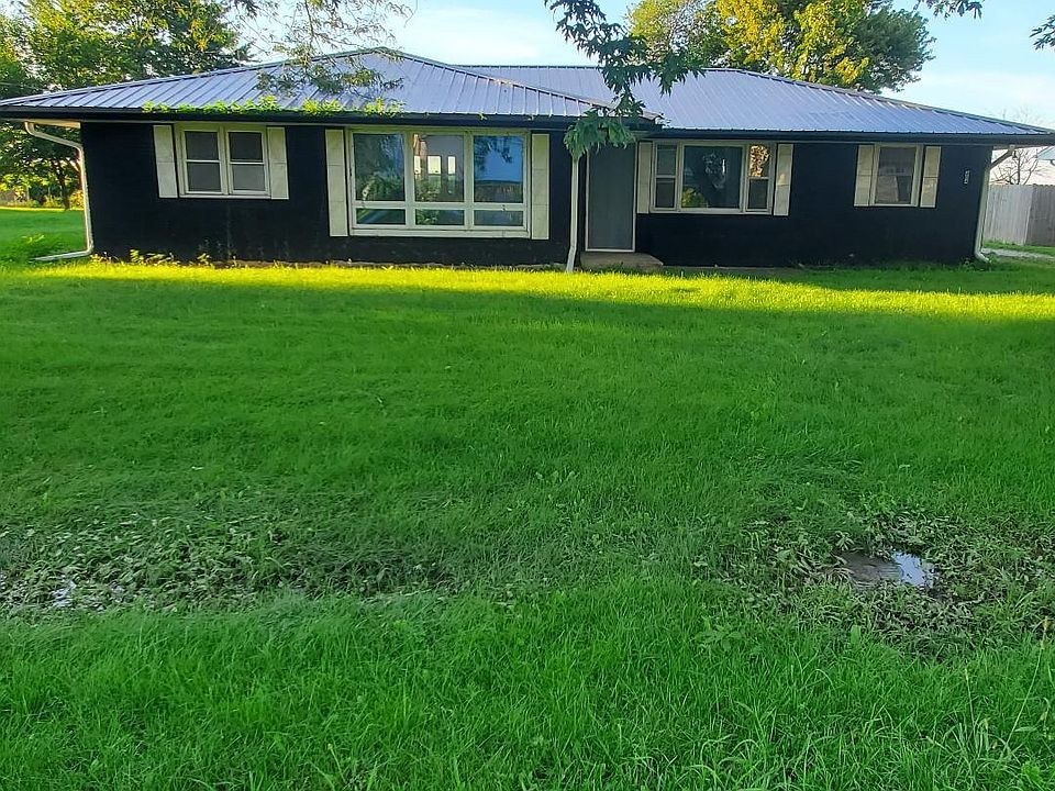 1st image of 204 3rd St