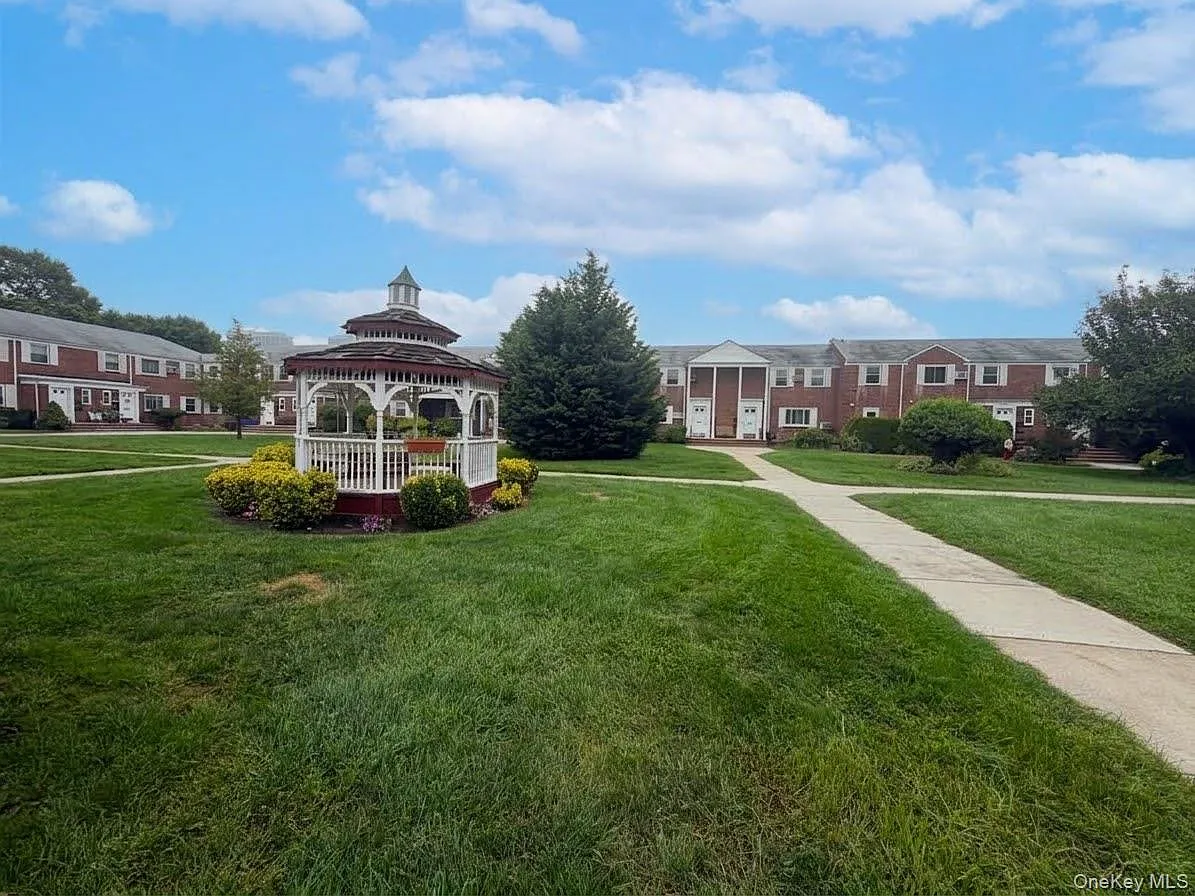 2 bed, 1.0 bath, 766 sqft, $2,795 — Photo 2