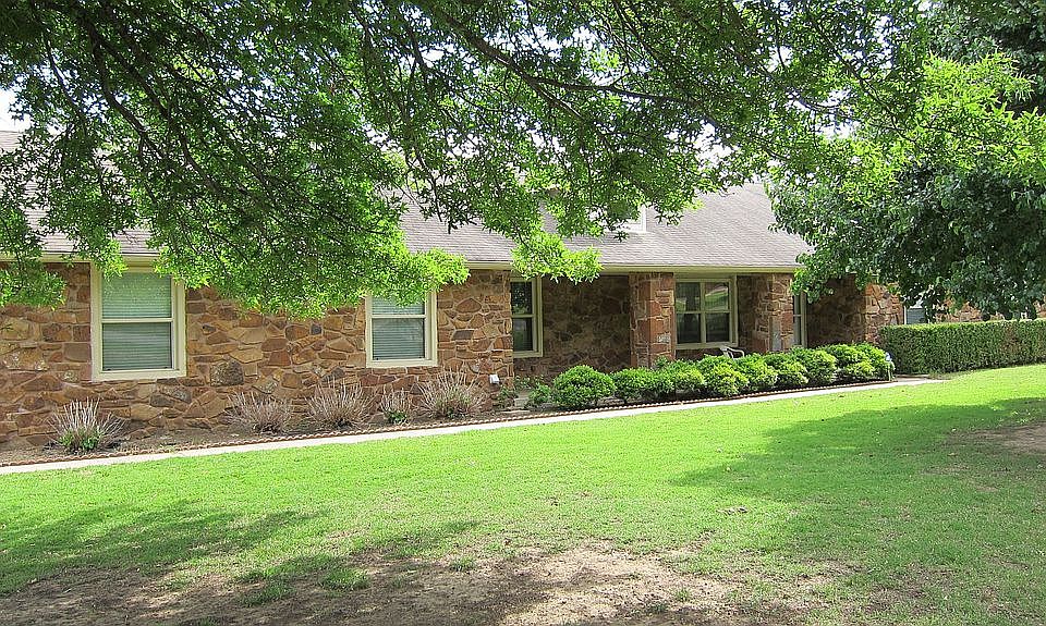 Beutiful setting, 1+ corner acre 
