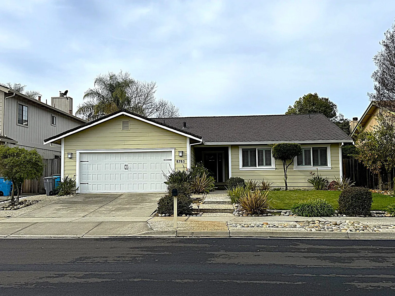 8785 Poplar Dr photo 1