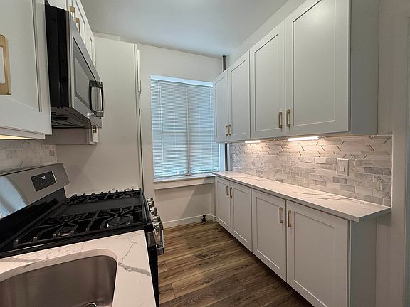 3rd image of 4301 34th Ave APT 1R