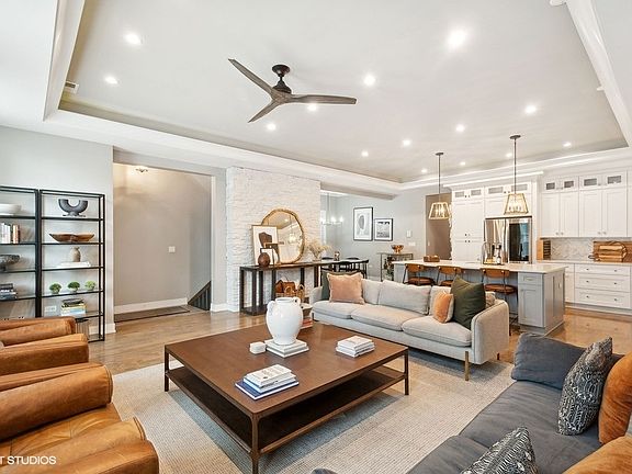 5th image of 441 E Oakwood Blvd #1