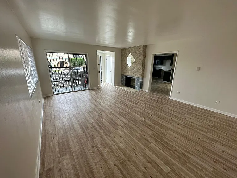 11423 Menlo Ave #A — Photo 10