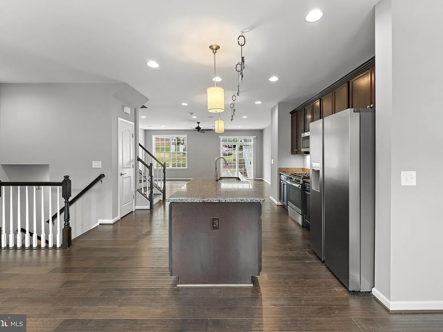 3 bed, 3.5 bath, 2356 sqft, $2,800 — Photo 4